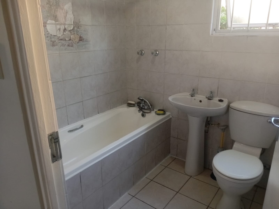 To Let 2 Bedroom Property for Rent in Beacon Bay Eastern Cape